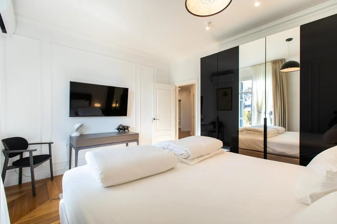Majestic 4Br/4Bath Apartment In Sagrada Familia Area Barcelona Spain