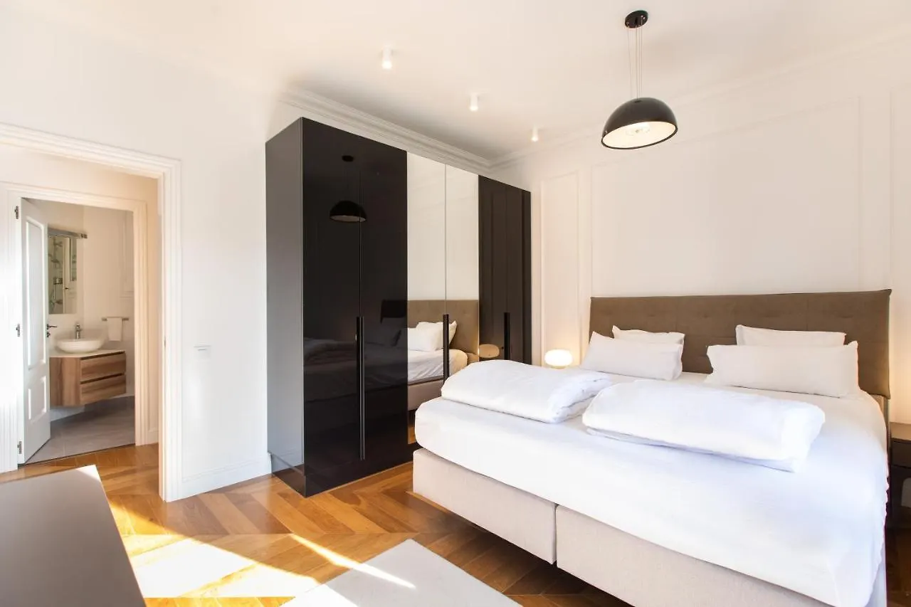 Majestic 4Br/4Bath Apartment In Sagrada Familia Area Barcelona Spain