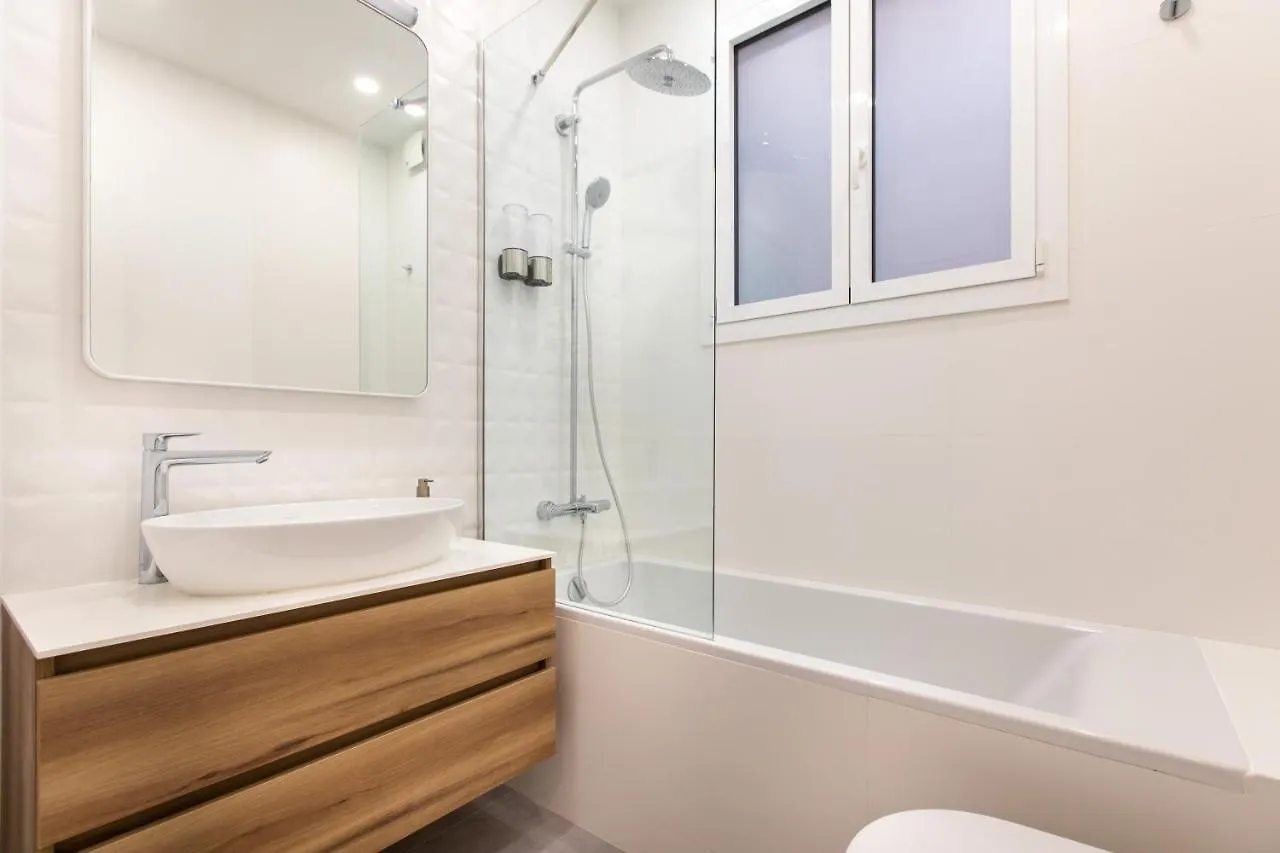 Majestic 4Br/4Bath Apartment In Sagrada Familia Area Barcelona