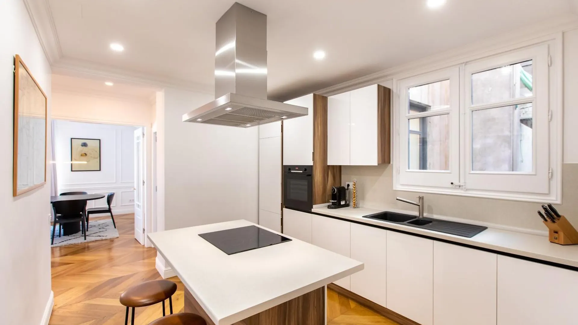 Majestic 4Br/4Bath Apartment In Sagrada Familia Area Barcelona Spain