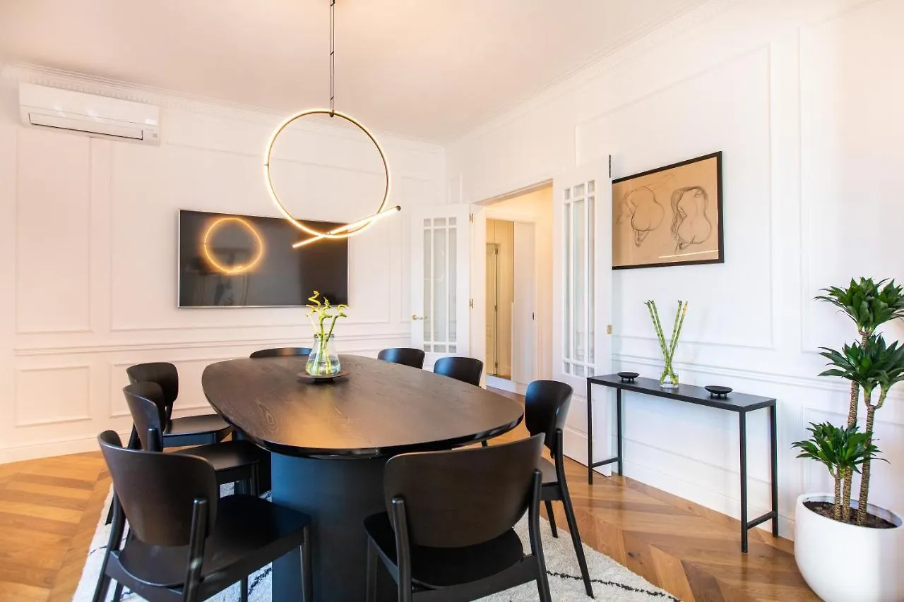 Majestic 4Br/4Bath Apartment In Sagrada Familia Area Barcelona