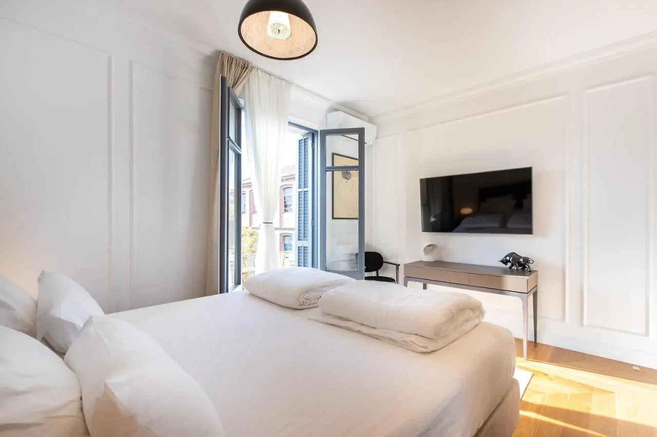 Majestic 4Br/4Bath Apartment In Sagrada Familia Area Barcelona