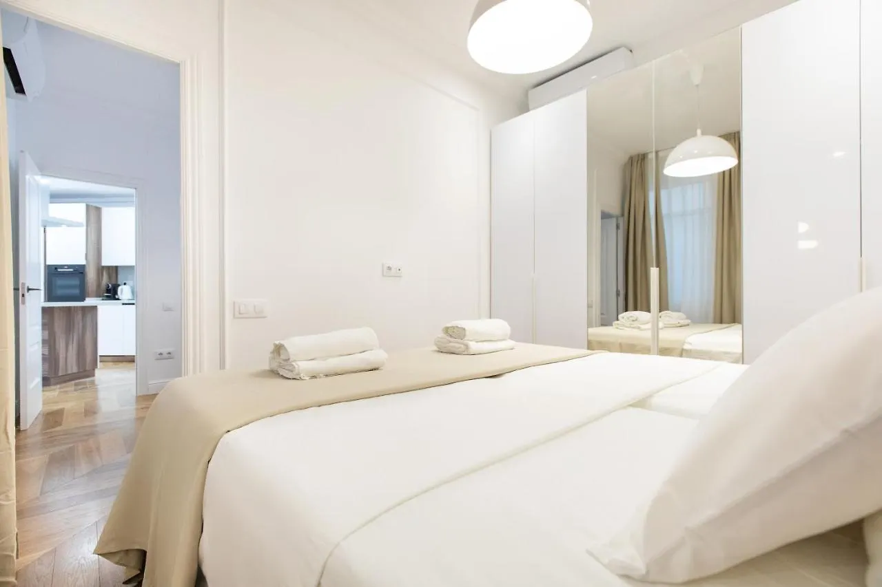 Majestic 4Br/4Bath Apartment In Sagrada Familia Area Barcelona