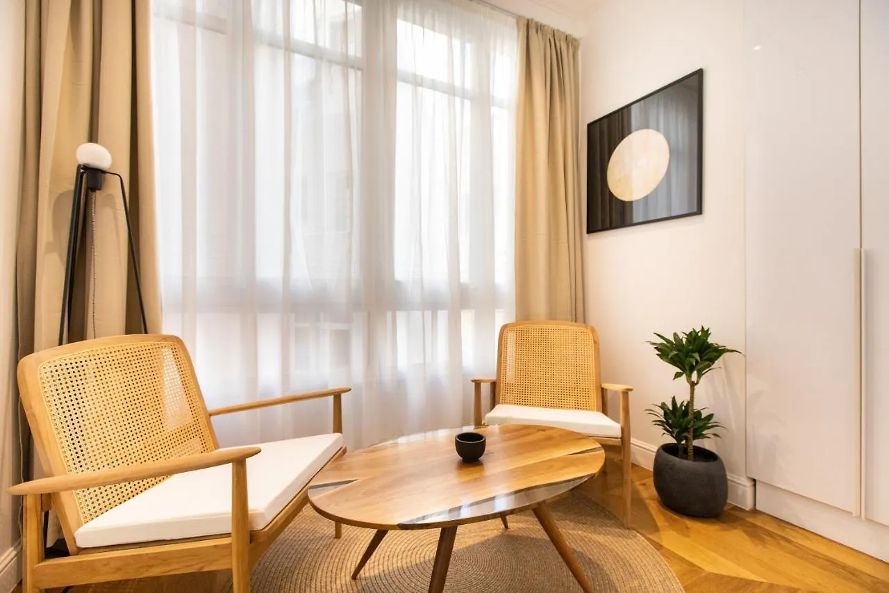 Majestic 4Br/4Bath Apartment In Sagrada Familia Area Barcelona