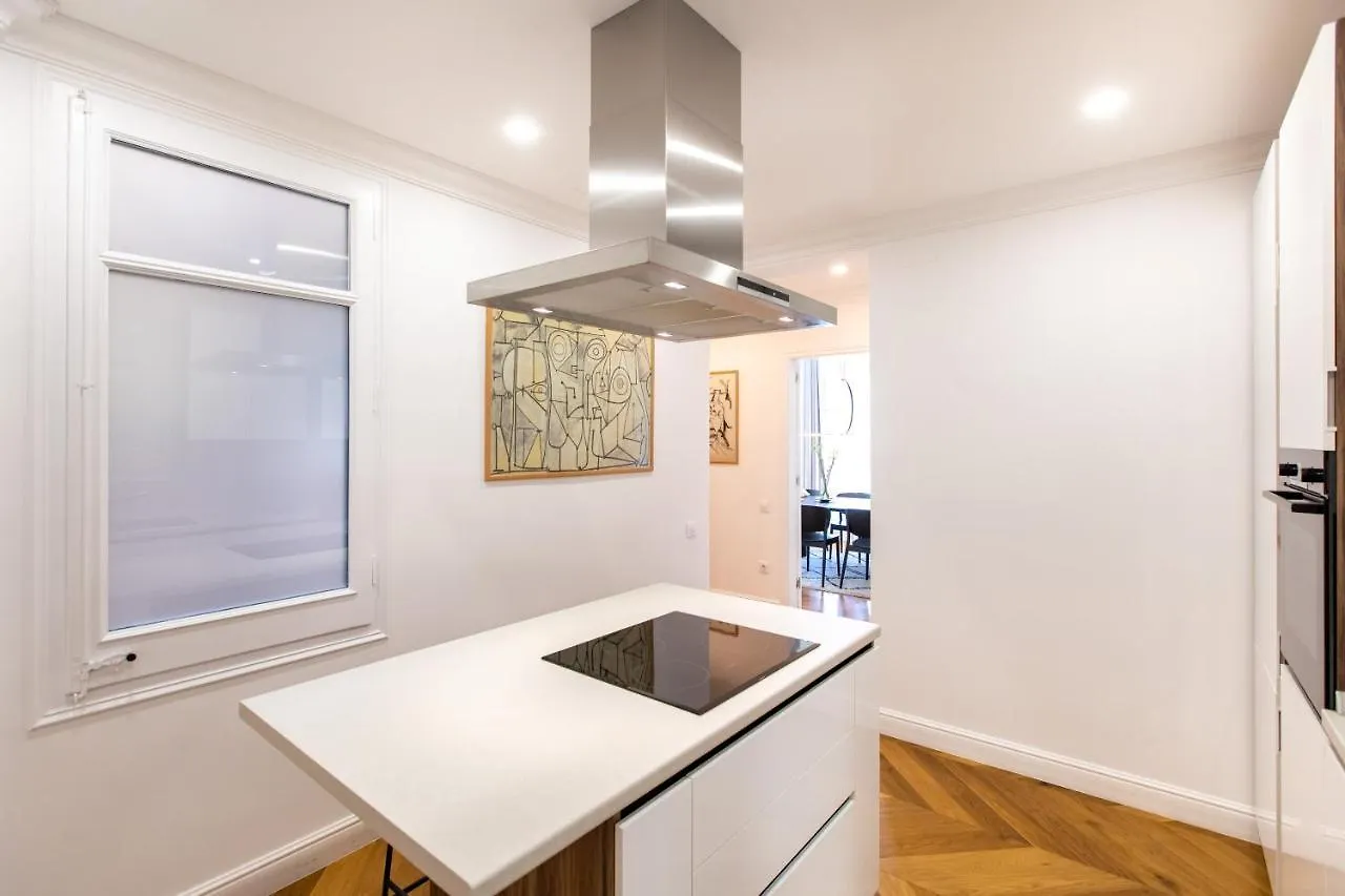 Majestic 4Br/4Bath Apartment In Sagrada Familia Area Barcelona 0*,  Spain