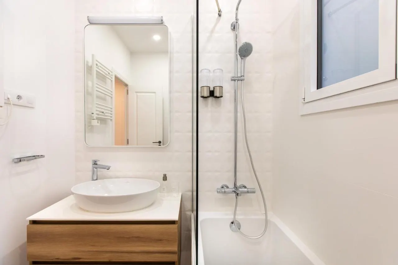 Majestic 4Br/4Bath Apartment In Sagrada Familia Area Barcelona 0*,
