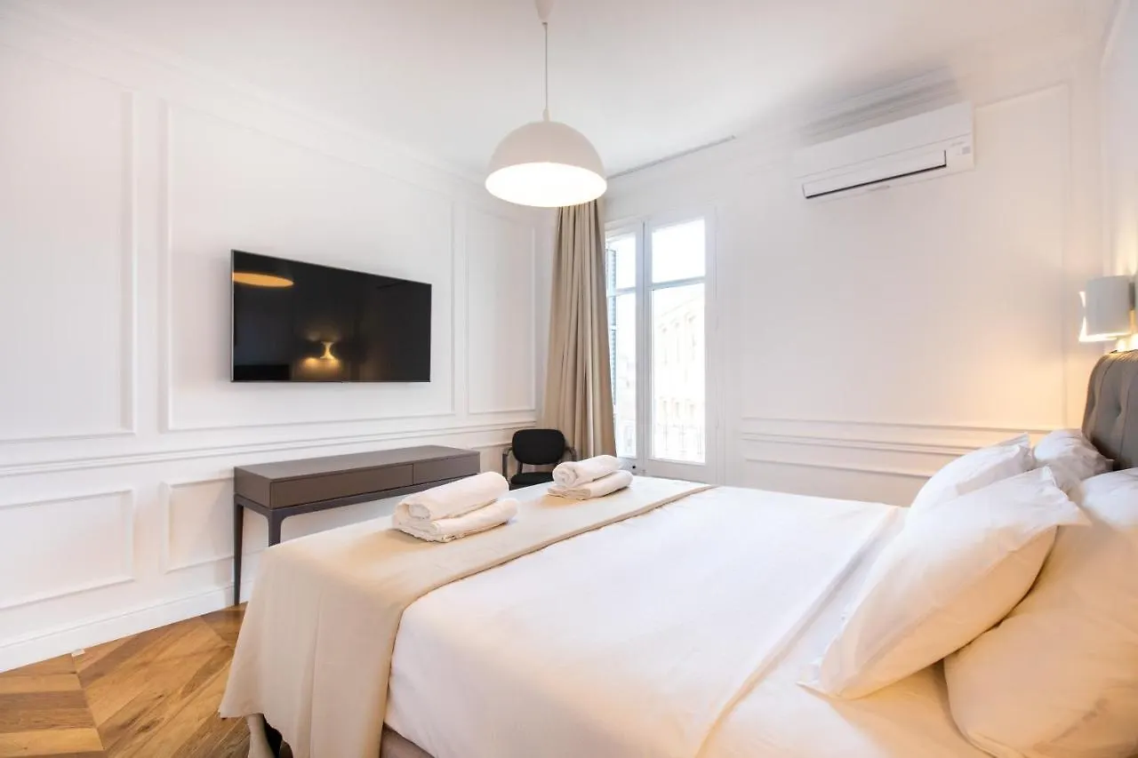 Majestic 4Br/4Bath Apartment In Sagrada Familia Area Barcelona Spain
