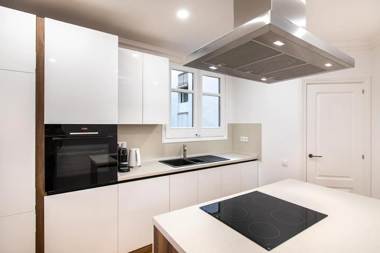 Majestic 4Br/4Bath Apartment In Sagrada Familia Area Barcelona 0*,  Spain