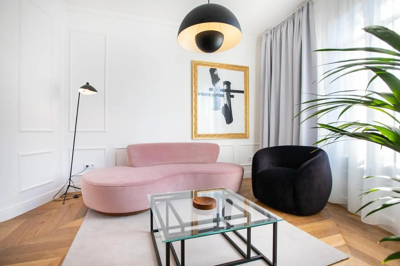 Majestic 4Br/4Bath Apartment In Sagrada Familia Area Barcelona