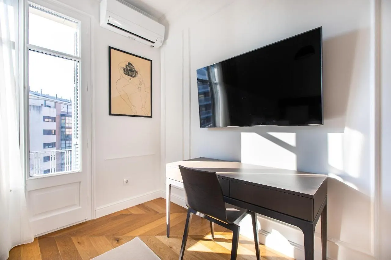 Majestic 4Br/4Bath Apartment In Sagrada Familia Area Barcelona
