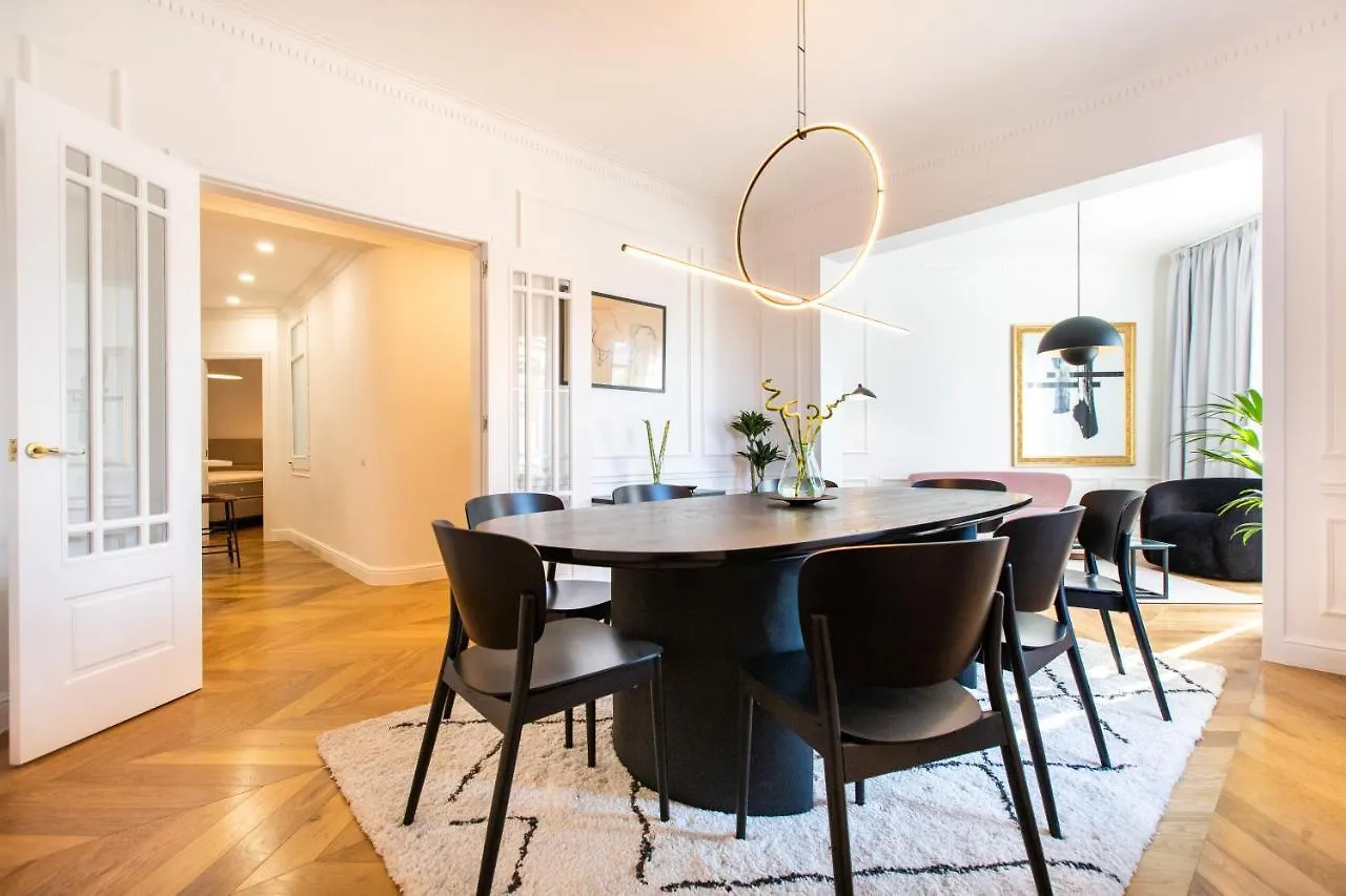 Majestic 4Br/4Bath Apartment In Sagrada Familia Area Barcelona