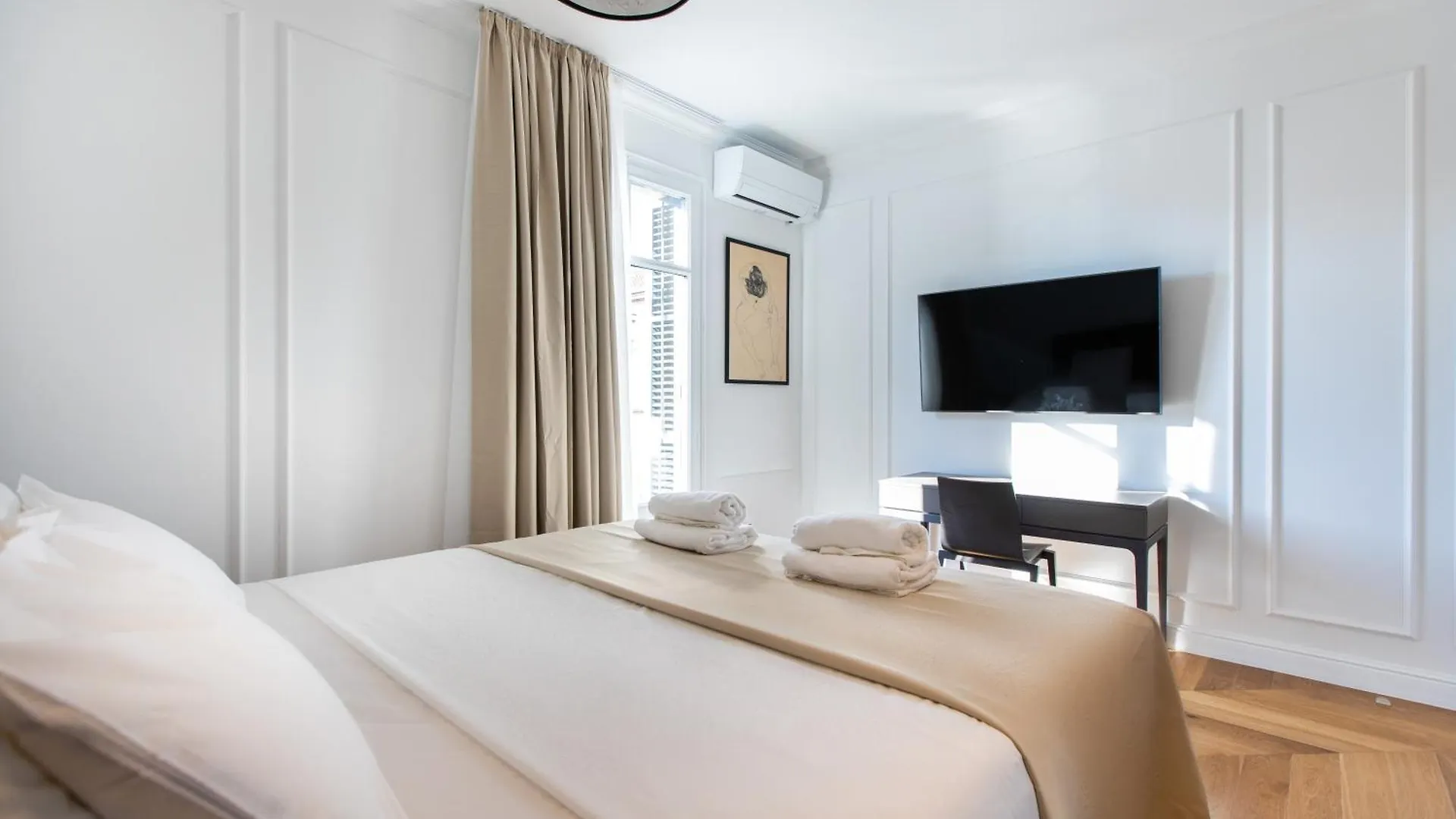 Majestic 4Br/4Bath Apartment In Sagrada Familia Area Barcelona