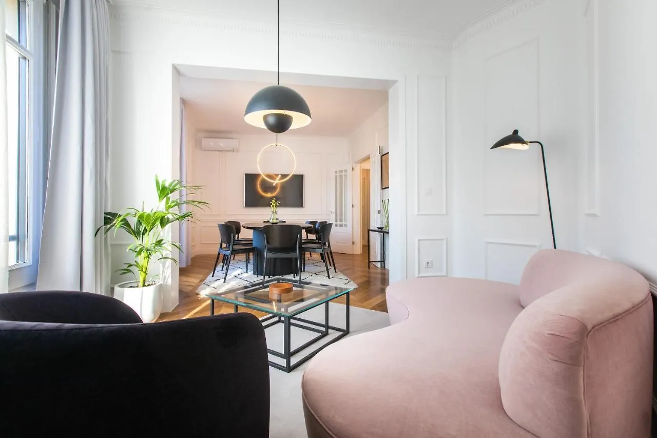 Majestic 4Br/4Bath Apartment In Sagrada Familia Area Barcelona Spain