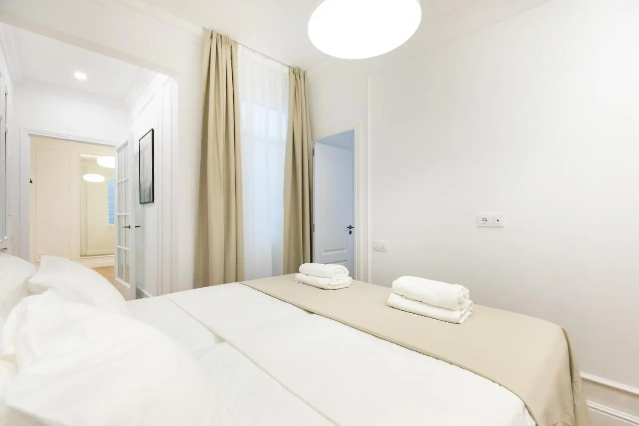 Majestic 4Br/4Bath Apartment In Sagrada Familia Area Barcelona