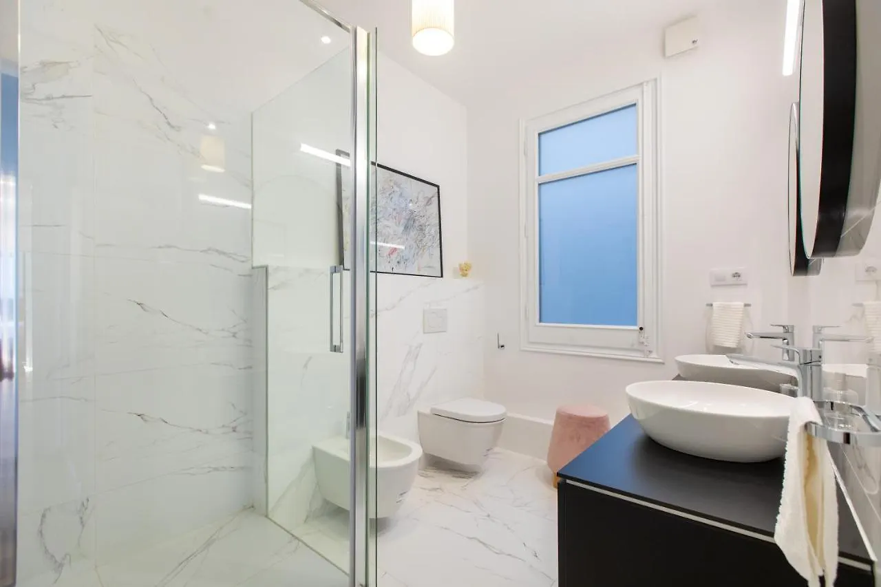 Majestic 4Br/4Bath Apartment In Sagrada Familia Area Barcelona