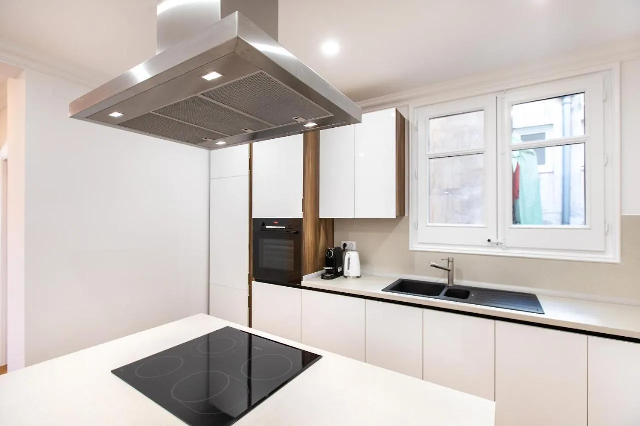 Majestic 4Br/4Bath Apartment In Sagrada Familia Area Barcelona