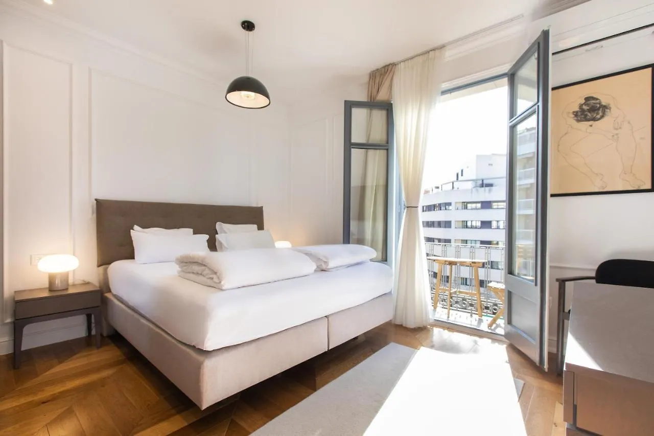 Majestic 4Br/4Bath Apartment In Sagrada Familia Area Barcelona