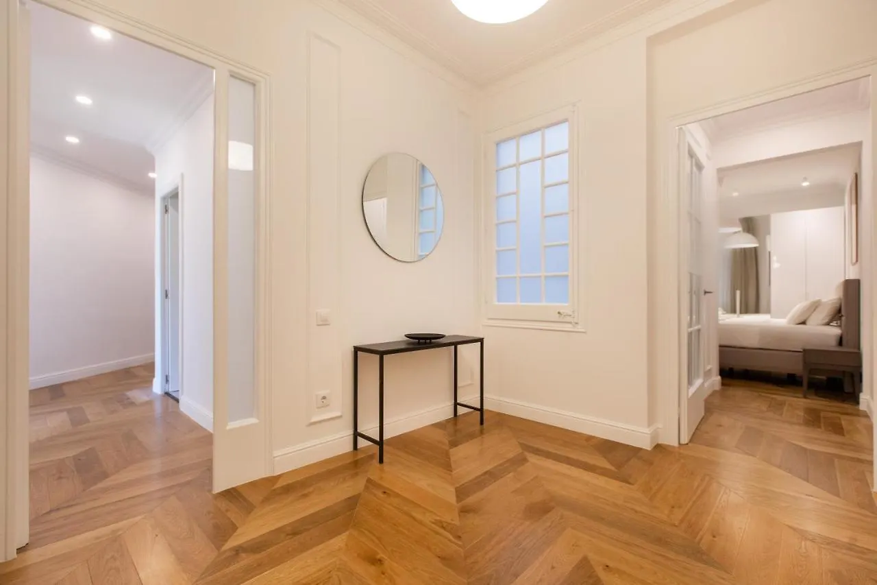 Majestic 4Br/4Bath Apartment In Sagrada Familia Area Barcelona 0*,