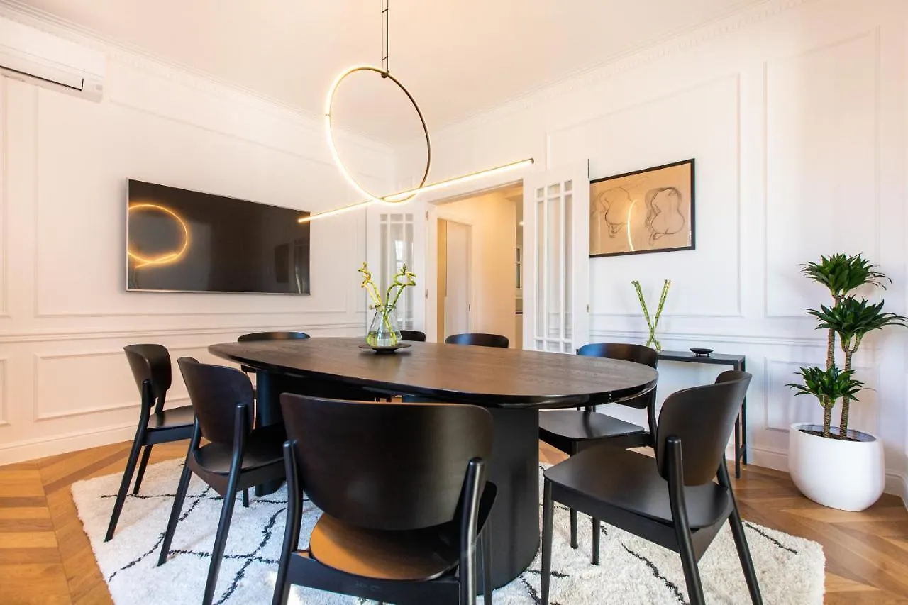 Majestic 4Br/4Bath Apartment In Sagrada Familia Area Barcelona