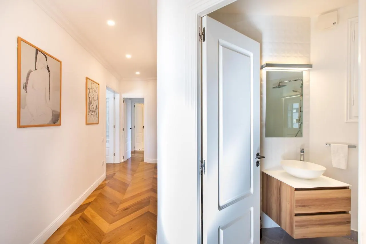 Majestic 4Br/4Bath Apartment In Sagrada Familia Area Barcellona