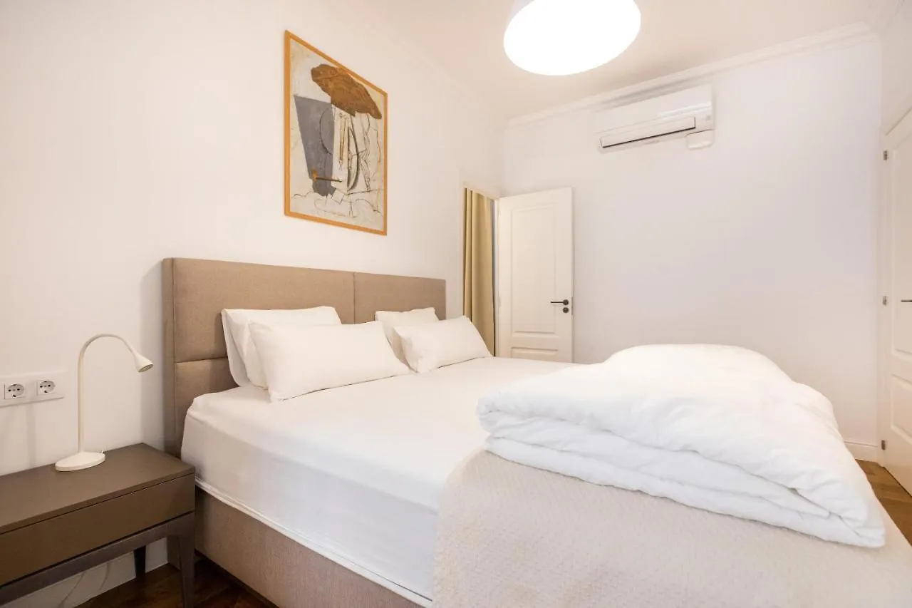 Majestic 4Br/4Bath Apartment In Sagrada Familia Area Barcellona